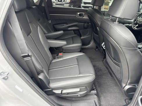 Certified 2025 Kia Sorento SX image 15
