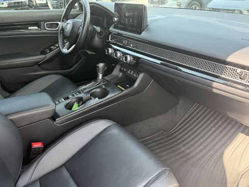 Used 2022 Honda Civic Touring image 9