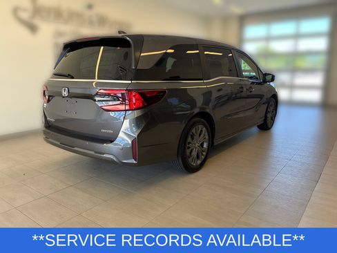 Used 2025 Honda Odyssey Touring image 3