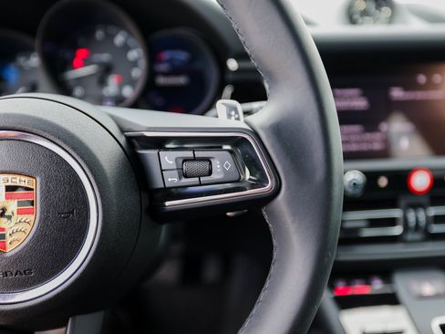 Certified 2025 Porsche Macan image 16