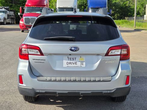 Used 2016 Subaru Outback 2.5i Limited AWD/4WD image 6