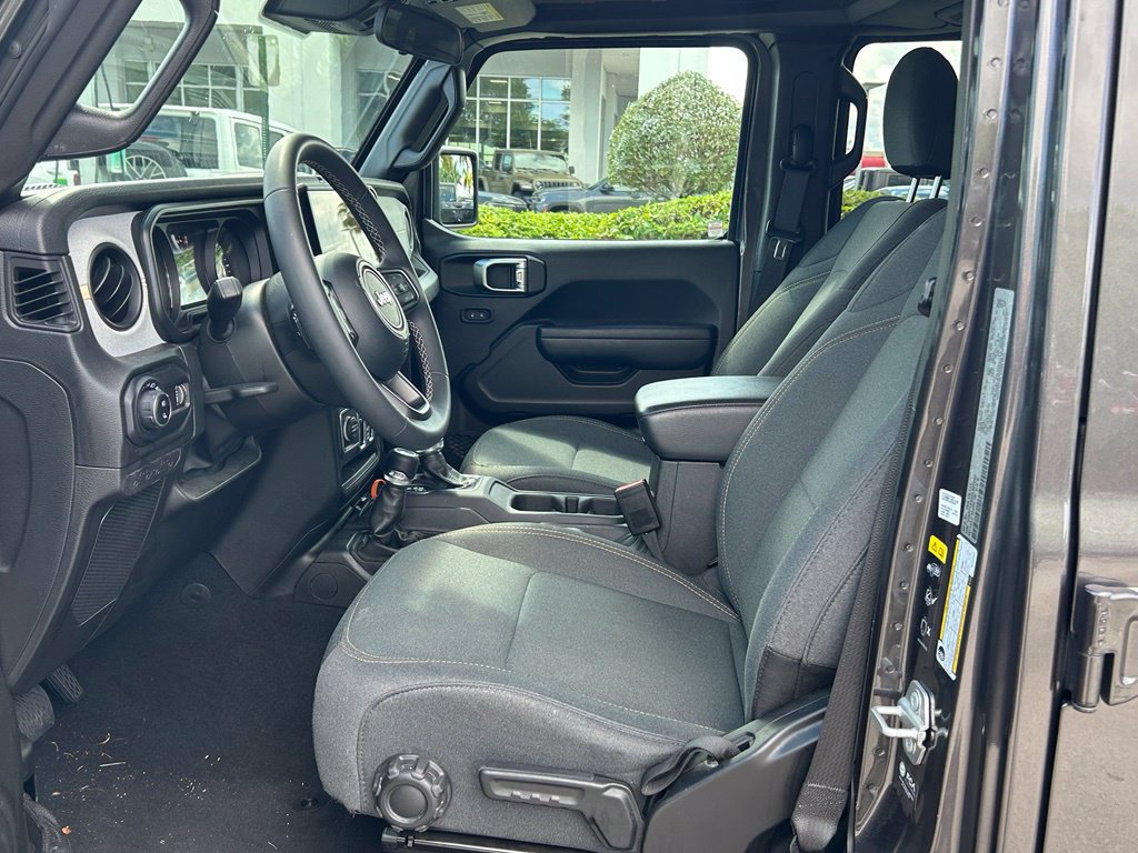 Certified 2025 Jeep Gladiator Sport AWD/4WD image 8