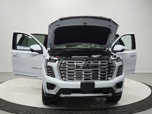 New 2026 GMC Yukon Denali w/ Sun & Power Step Package AWD/4WD image 10