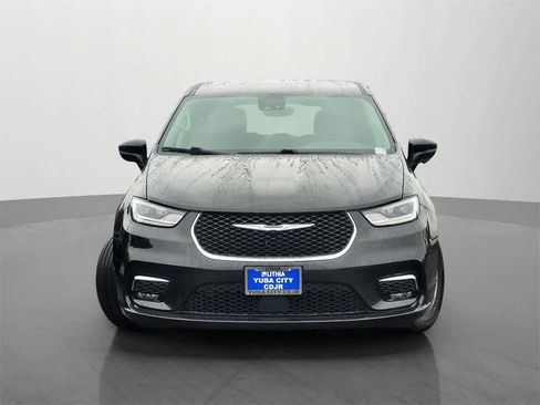 Used 2023 Chrysler Pacifica Touring-L image 2