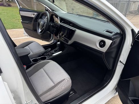 Used 2019 Toyota Corolla LE FWD image 22