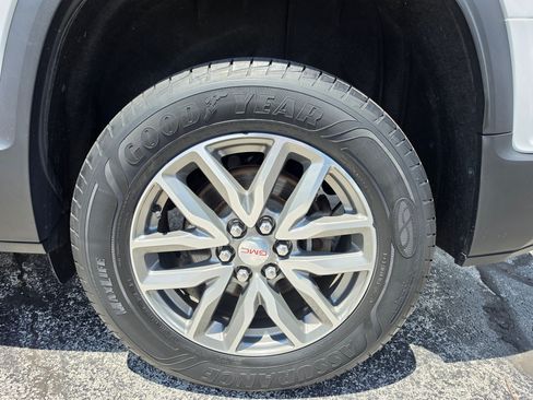 Used 2019 GMC Acadia SLE FWD image 16