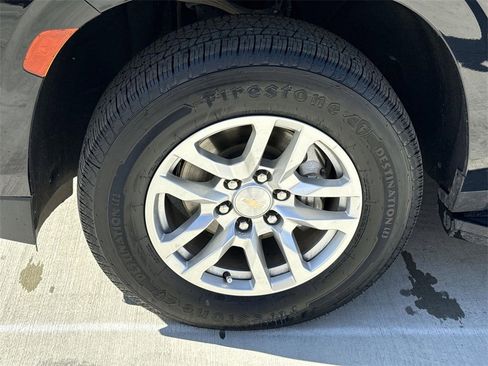 Used 2024 Chevrolet Suburban LT image 31