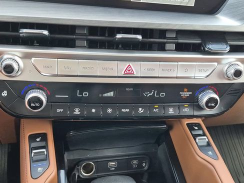 Used 2024 Kia Telluride EX X-Line AWD/4WD image 35