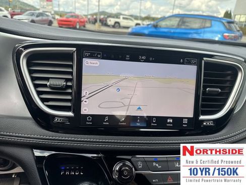 New 2026 Chrysler Pacifica Limited w/ Uconnect Theater Family Group FWD image 21