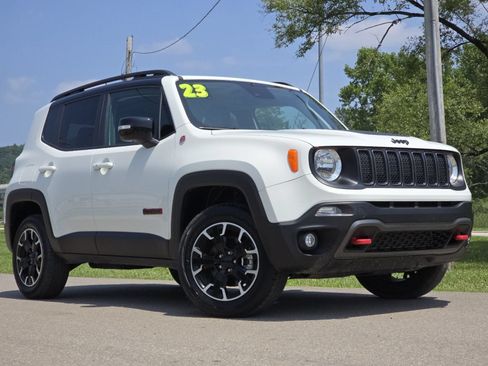 Used 2023 Jeep Renegade Trailhawk w/ Trailhawk Elite Group AWD/4WD image 2