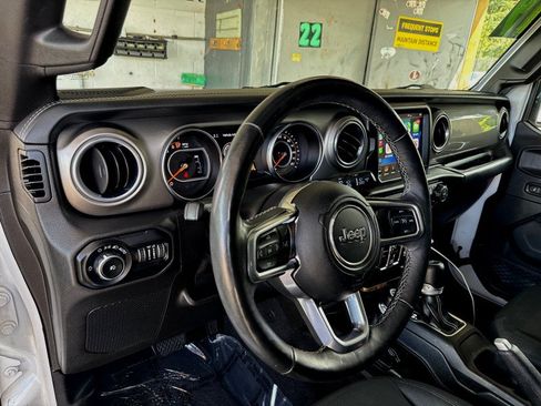 Used 2019 Jeep Wrangler Unlimited Sahara AWD/4WD image 17