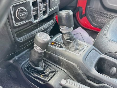 Used 2022 Jeep Wrangler Unlimited Sahara AWD/4WD image 18