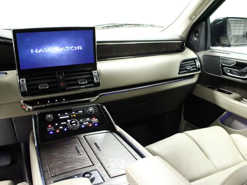 Used 2022 Lincoln Navigator L Reserve w/ Monochromatic Package image 20