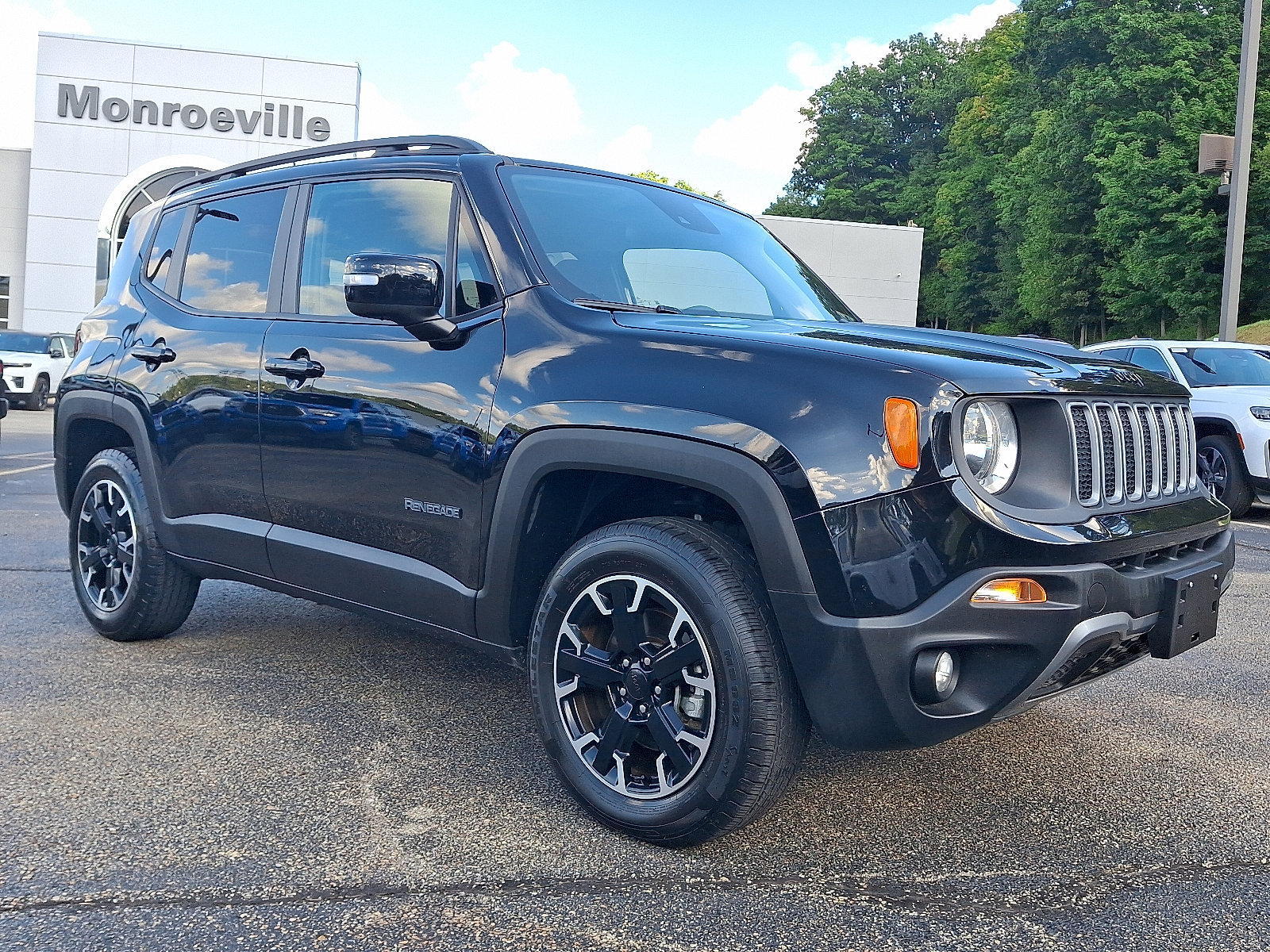 Certified 2023 Jeep Renegade Latitude AWD/4WD image 3