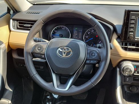 Certified 2021 Toyota RAV4 XLE Premium AWD/4WD image 25