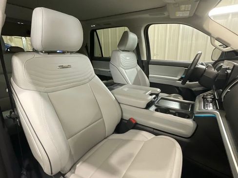 Used 2025 Ford Expedition Platinum w/ Platinum Ultimate Package image 16