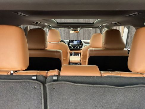 Used 2020 Toyota Highlander Platinum FWD image 44