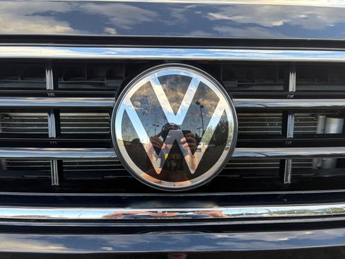 Certified 2023 Volkswagen Tiguan SE R-Line AWD/4WD image 23