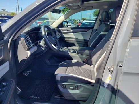 Certified 2025 Volkswagen Atlas Peak Edition SE image 15