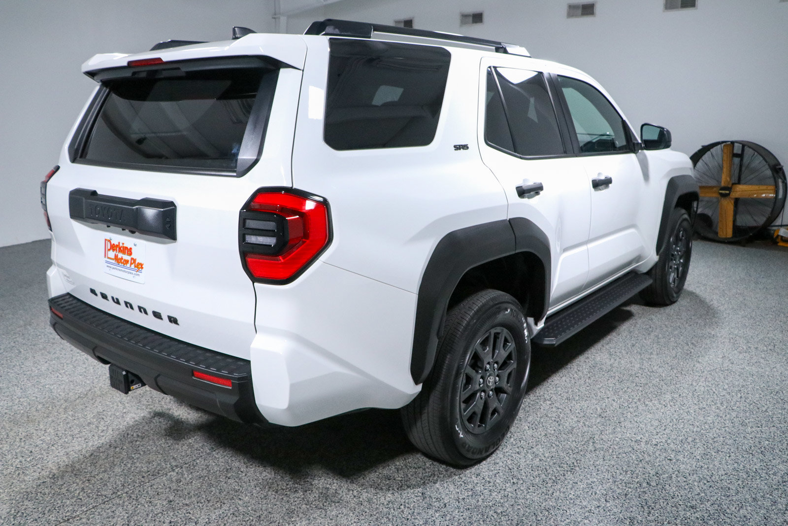 Used 2025 Toyota 4Runner SR5 AWD/4WD image 7