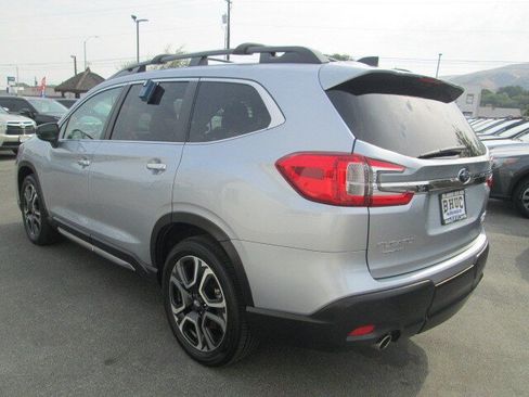 Used 2025 Subaru Ascent Touring w/ Popular Package #2 AWD/4WD image 4