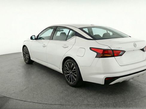 Used 2025 Nissan Altima 2.5 SV image 6