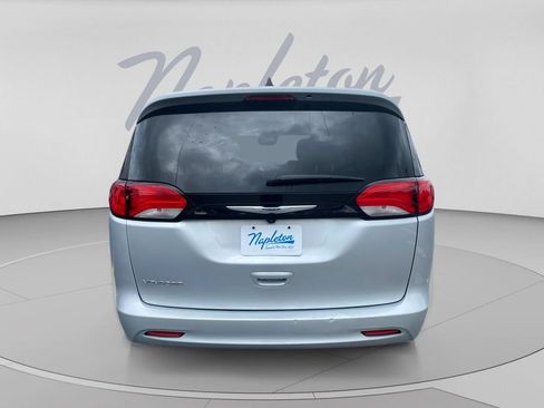 Used 2023 Chrysler Voyager LX FWD image 8