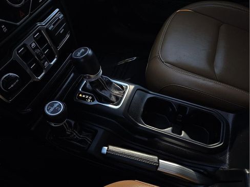 Used 2023 Jeep Wrangler Unlimited Sahara image 20