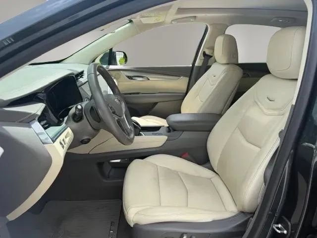 Used 2019 Cadillac XT5 Luxury w/ Advanced Security Package FWD image 8