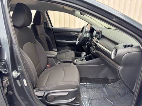 Used 2020 Kia Forte LXS FWD image 13