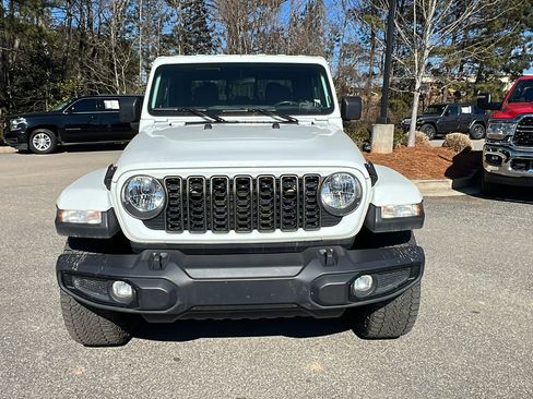 Used 2024 Jeep Gladiator Sport image 3