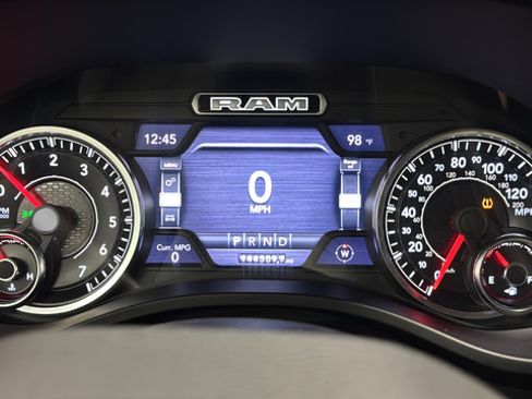Used 2019 RAM 1500 Laramie AWD/4WD image 15