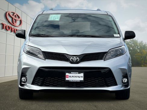 Certified 2020 Toyota Sienna SE w/ SE Preferred Package FWD image 8
