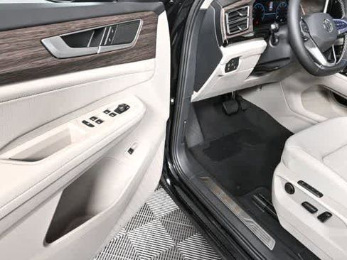 New 2026 Volkswagen Atlas SEL image 7