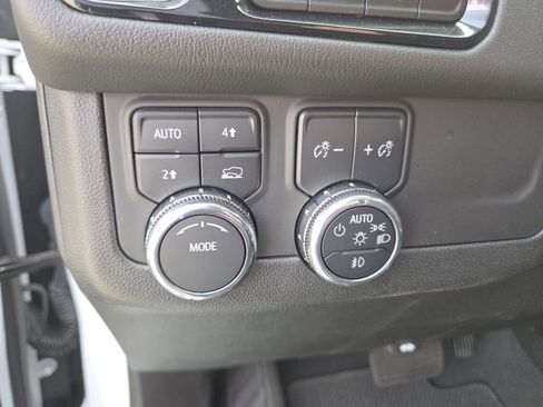 Used 2025 GMC Yukon XL Denali AWD/4WD image 5