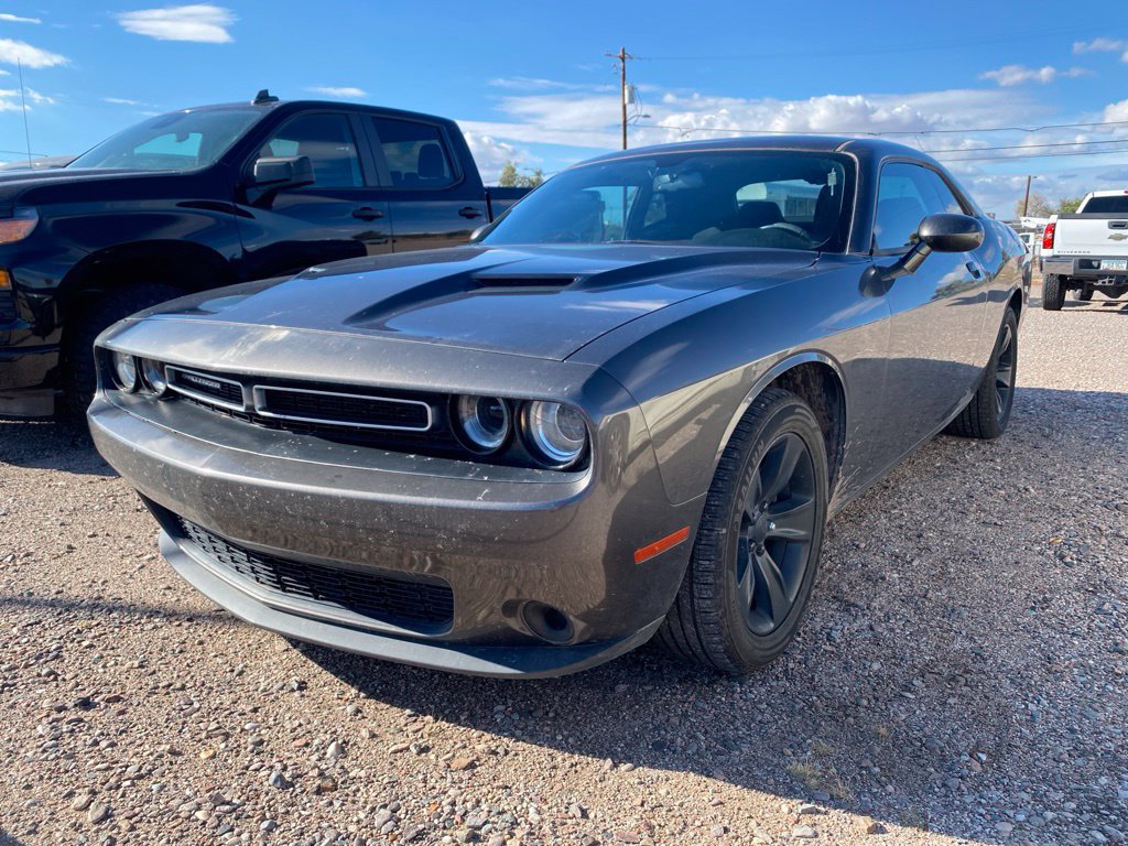 Used 2017 Dodge Challenger SXT RWD image 2