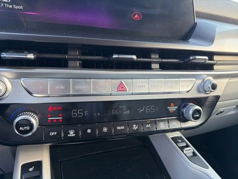 Used 2023 Kia Telluride S w/ S Sunroof Package image 5