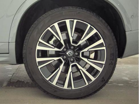 Used 2025 Volvo XC90 T8 Plus image 15