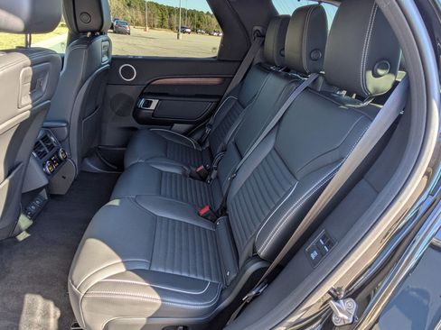 Used 2024 Land Rover Discovery Dynamic SE image 27