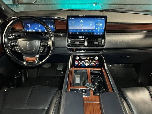 Used 2023 Lincoln Navigator Reserve image 2