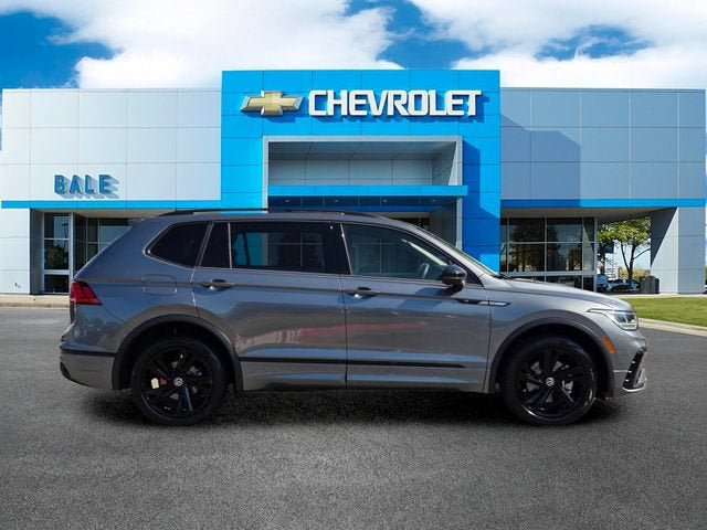 Used 2024 Volkswagen Tiguan SE R-Line w/ MDO Package, Three-Row FWD image 2