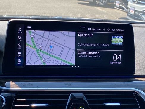 Used 2023 BMW 530e xDrive w/ Premium Package image 9