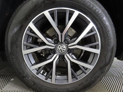 Used 2021 Volkswagen Tiguan S image 31