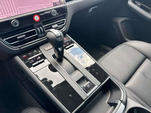 New 2026 Porsche Macan AWD/4WD image 27