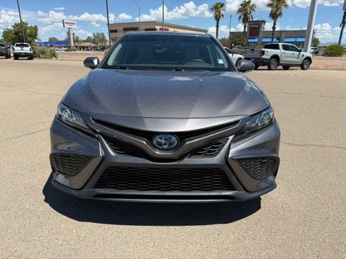 Used 2021 Toyota Camry SE w/ Audio Upgrade Package FWD image 2