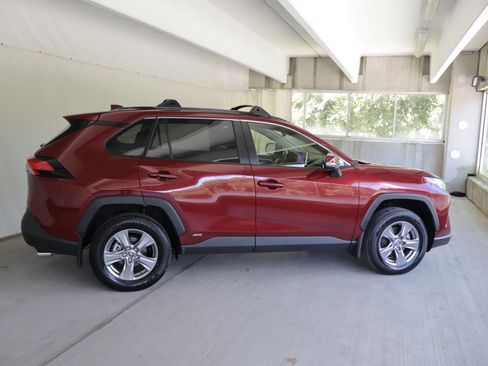 Used 2025 Toyota RAV4 XLE w/ Convenience Package AWD/4WD image 6