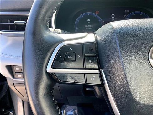 Used 2023 Toyota Highlander Limited image 17