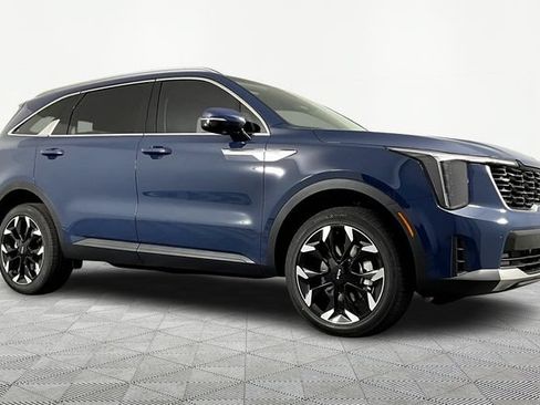 Certified 2026 Kia Sorento EX AWD/4WD image 3
