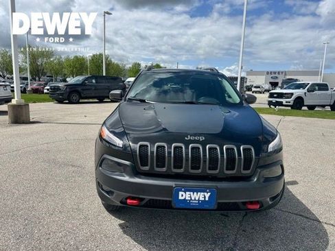 Used 2018 Jeep Cherokee Trailhawk w/ Cold Weather Group AWD/4WD image 2