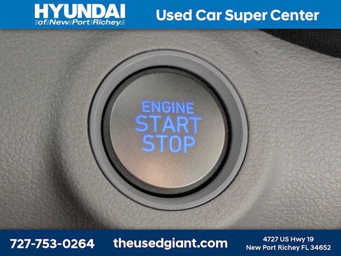 Certified 2025 Hyundai Venue SEL FWD image 31
